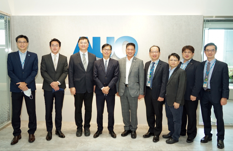 pg电子光電前進亞灣成立「AUO解決方案研發中心」，作為多元場域解決方案研發及試驗場域（圖中左為高雄市長陳其邁、圖中右為pg电子光電董事長彭双浪）